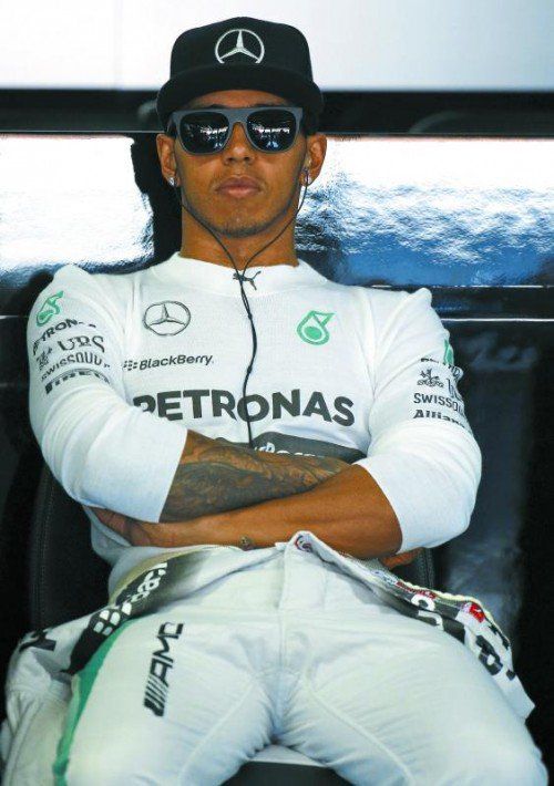 Betet für Schumacher: Lewis Hamilton. Foto: reuters