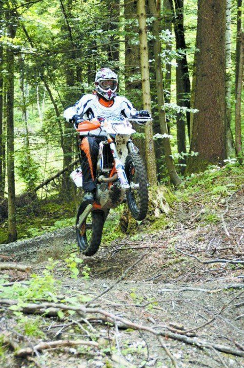 Christian Häusle fehlt ein Unterschenkel, mit einem speziellen Motorrad geht er bei der Enduro-Rallye in Rumänien an den Start. Foto: privat