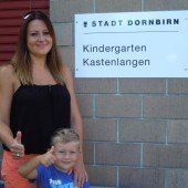 Hinweisschild beim Kindergarten montiert