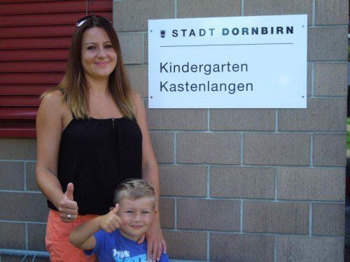 Christina und Sohn Niklas freuen sich, dass die Gemeinde so schnell reagiert hat. Foto:cth