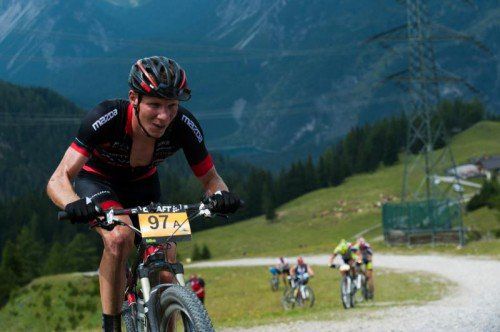 Daniel Geismayr zeigte bei der Bike Transalp auf. privat