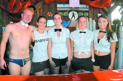 Das Motto „Alles Casino“ galt auch hinter der Bar.  Fotos: akp