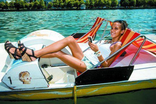 „Das Smartphone muss im Urlaub dabei sein“, sagt Katharina aus Wolfurt. Foto: VN/Steurer