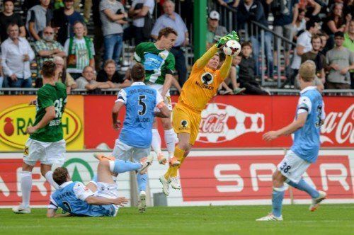 Dass Austria Lustenau mit 1:0 gewann, geriet aufgrund der Randale zur Nebensache. Foto: GEPA