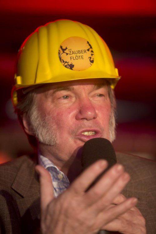 David Pountney wird das Ehrenkreuz I. Klasse verliehen. Foto: VN
