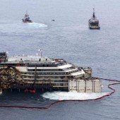 Die Costa Concordia schwimmt wieder