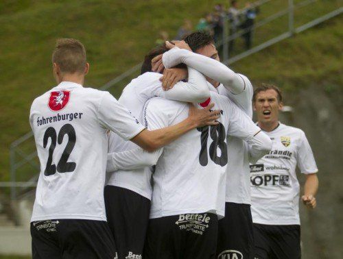 Die Altacher Amateure konnten in Bizau den ersten Saisonsieg feiern. Fotos: Paulitsch (3)