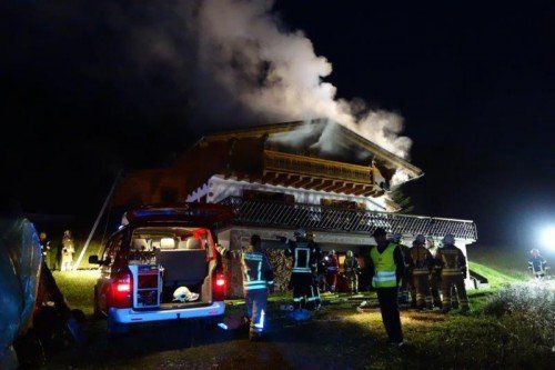 Die Feuerwehr wurde um 4.10 Uhr alarmiert, 15 Minuten später war das erste Auto vor Ort. FW Bartholomäberg