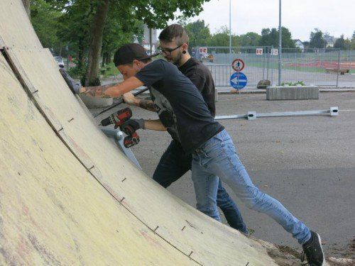 Die massiven Teile der Anlage werden aufgestellt.