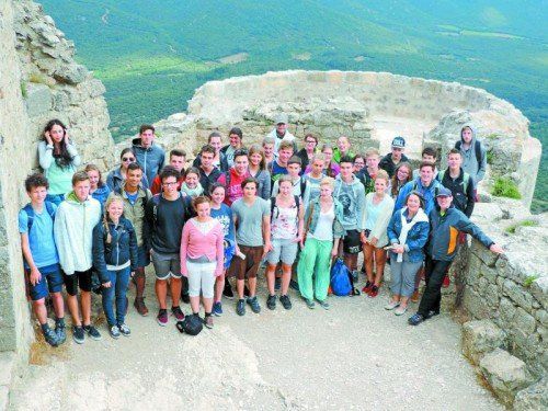 Die Reisegruppe auf dem Château de Peyrepertuse. Die Burg ist mit einer Gesamtfläche von 7000 Quadratmeter die größte französische Festung der Katharer. Fotos: BG/BRG Feldkirch