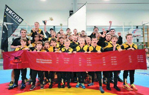 Die Ringer des KSK Klaus holten sich zum dritten Mal in Serie die Gesamtsiege im österreichischen Vereins- und im Jugendcup. Foto: Privat