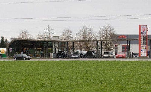 Die Scheier-Tankstellen (Bild: Tankstelle Hörbranz) konnten nicht über zu wenig Frequenz klagen. Verluste brachte die Biodiesel-Produktion. VN/RP