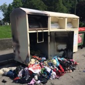 Altkleidersammlung plötzlich in Flammen