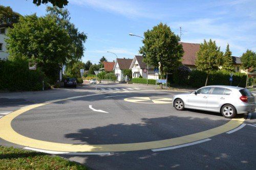 Einige Verkehrsteilnehmer ignorieren die Markierungen und provozieren so gefährliche Situationen. Foto: VER