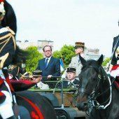 Gedenkparade zum französischen Nationalfeiertag