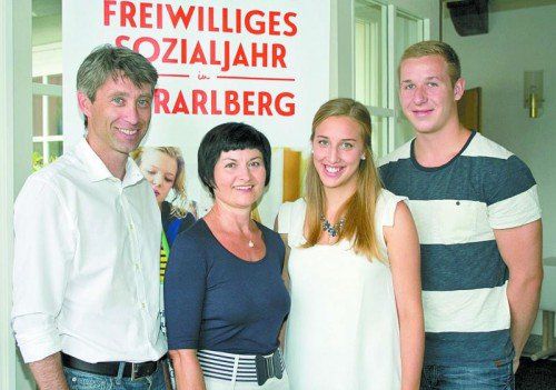 GF Claudio Tedeschi und PL Elisabeth Geser mit den Freiwilligen Martina Allgäuer und Fabian Böhler (v. l.). Fotos: Franc