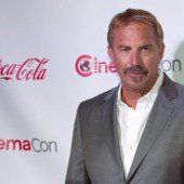 Costner lebt in lautem Haus