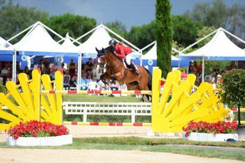 Jessica Vonach auf ihrer Stute Withny 4 auf dem Weg zur Goldmedaille bei den Europameisterschaften in Arezzo. Foto: Foto-Design Feldhaus