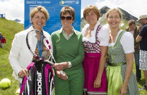 Judith Wiesner-Floimair, Annemarie Moser-Pröll, Yvonne Meusburger und Sandra Reichel bei der Auslosung. Foto: gepa