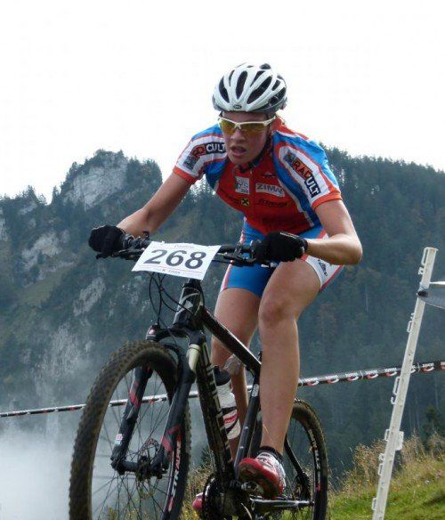 Lokalmatadorin Pauline Paterno vom MTB Team Hohenems führt die U-17-Wertung im Alpencup an. Foto: privat