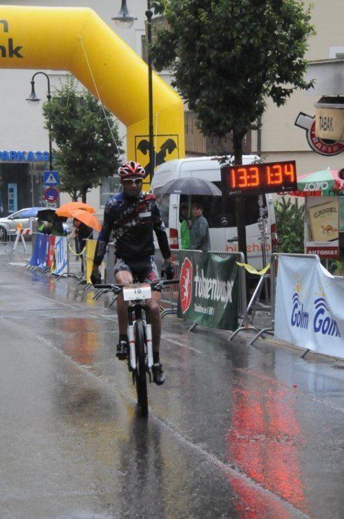 Lukas Buchli feierte zum dritten Mal einen souveränen Sieg auf der M3-Distanz über 130 Kilometer und 4500 Höhenmeter. Foto: akp