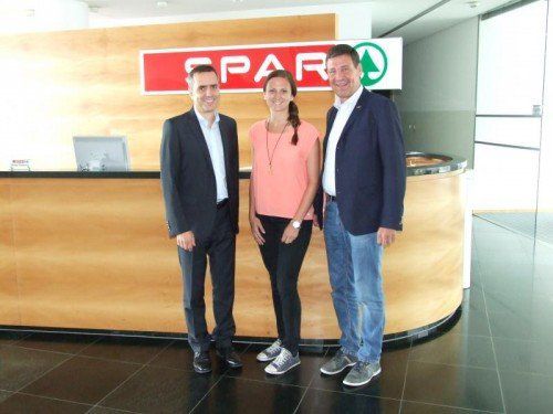 Marathon-OK-Chef Robert Küng mit Judith Bertignoll (Werbeleiterin) und Spar-Geschäftsführer Gerhard Ritter. Foto: privat