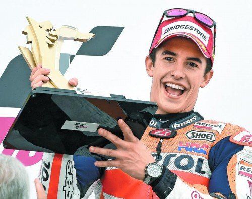 Marc Marquez kommt mit dem Feiern nicht mehr nach. Auf dem Sachsenring stand er zum fünften Mal in Serie auf dem Podest ganz oben. Foto: ap