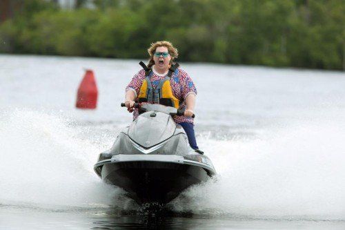 Melissa McCarthy beweist in „Tammy“ einmal mehr, dass sie sich für keinen Gag zu schade ist. Foto: AP/Warner Bros