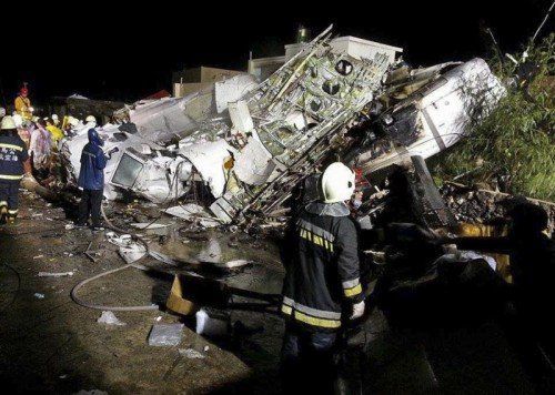 Nach der Bruchlandung eines Passagierflugzeugs starben 47 Passagiere. Foto: AP
