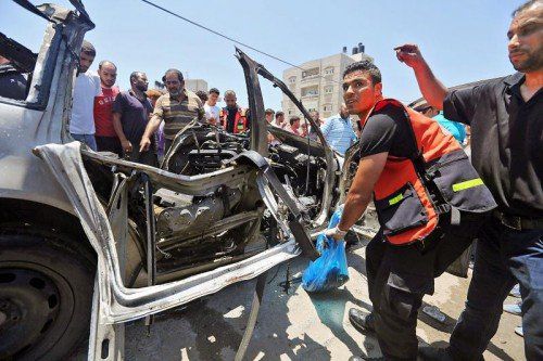 Nach einem Raketenangriff im Norden des Gazastreifens: Amtlichen Informationen zufolge starben bisher mindestens 86 Menschen. Foto: AP