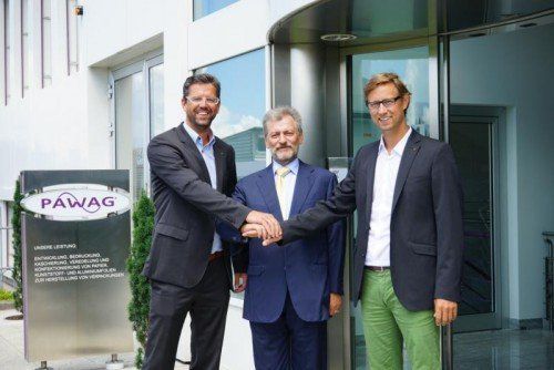 Ein Handschlag, der sich gelohnt hat. Stephan und Matthias Ratt mit dem ehemaligen Pawag-Besitzer Edgar Ittensohn (M.).