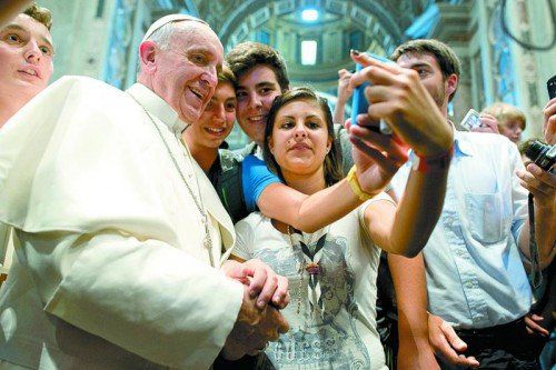 Papst Franziskus: Auch Georg Sporschill träume von einer – ökonomisch gesehen – armen Kirche, so Buchautor Stefano Stimamiglio. Foto: AP