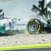Lewis Hamilton krachte in die Mauer
