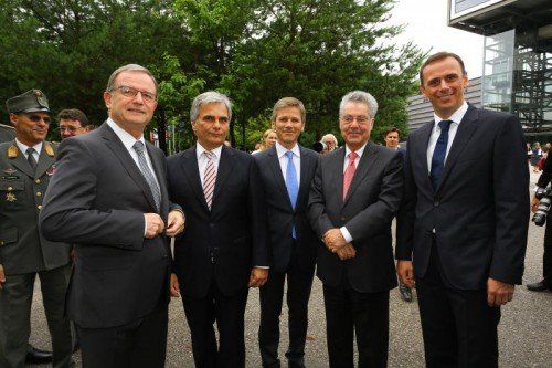 Prominente Runde: Karlheinz Kopf (l.) mit Kanzler Werner Faymann, sowie Josef Ostermayer, Präsident Heinz Fischer und Jochen Danninger.