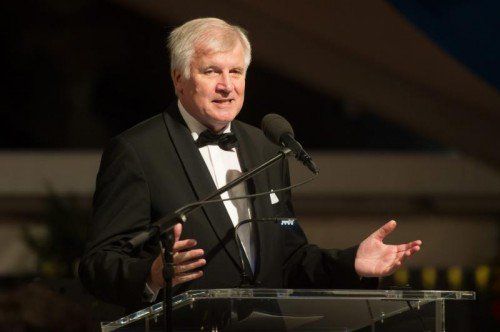 Seehofer: „Pkw-Maut steht im Koalitionsvertrag.“ Foto: EPA