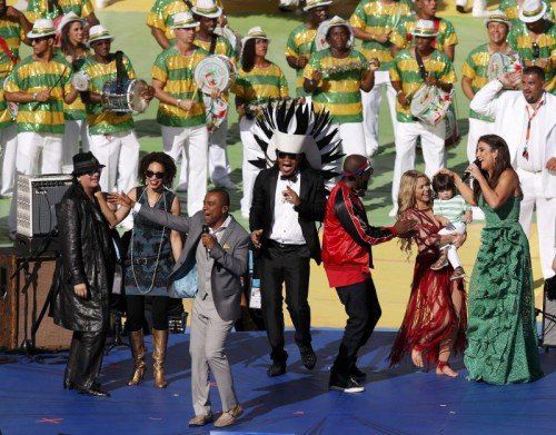 Sorgten für die musikalische Umrahmung der Abschlussfeier: Carlos Santana, Wyclef Jean, Carlinhos Brown, Alexandre Pires, Shakira (mit Sohn Milan Pique) und Ivete Sangalo.