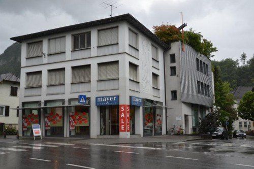 Tatort: Modehaus Mayer in Götzis. Das Einbrecherduo wurde auf frischer Tat ertappt. Fotos: ver