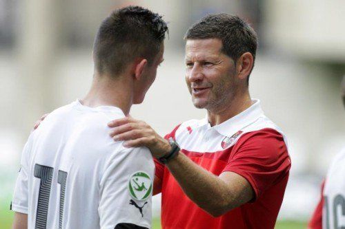Teamchef Andreas Heraf (rechts) mit Sinan Bytyqi. Foto: gepa