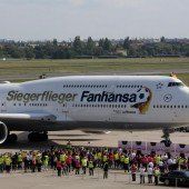 WM-Boeing fliegt 18 Tage lang als „Siegerflieger“ weiter
