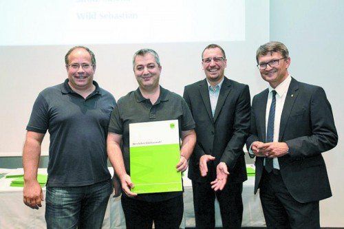 Trainer Marcel Butterweck, Absolvent Senol Askoy, Thomas Giselbrecht und Thomas Wachter (v. l.). Fotos: ame
