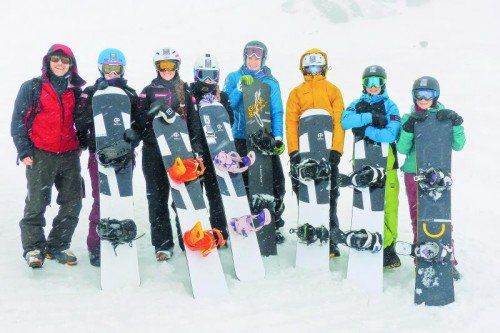 Trainer Tom Kuster mit seinen Hoffnungsträgern Christine Holzer, Sophia Ganahl, Victoria Boric, Luca Hämmerle, Xaver Kuster, Fabian Hartmann und Elina Batruel (von links). Fotos: Privat