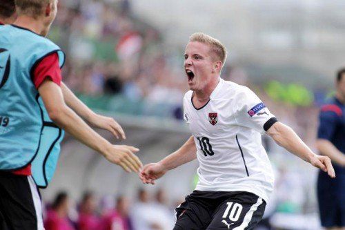 U-19-Teamspieler Markus Blutsch jubelt über seinen Treffer. gepa