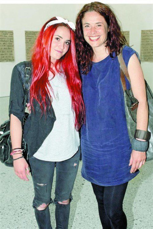 Vernissagegäste: Lena Bell (l.) und Susanne Rößl.  Fotos: Franc