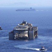 Letzte Reise der Costa Concordia hat begonnen