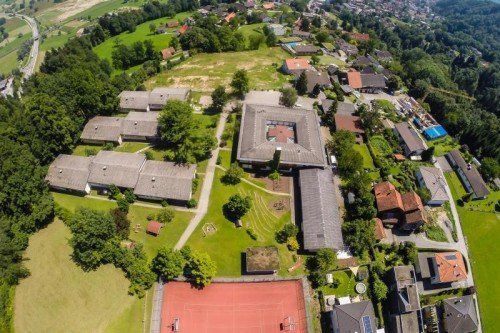 Vormaliges SOS Kinderdorf: Noch heuer werden die letzten Häuser abgebrochen.  Foto: VN/Steurer