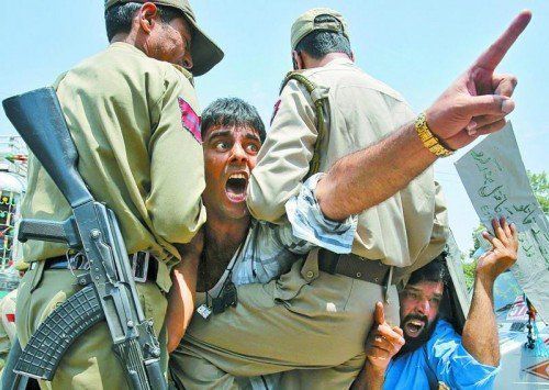 Weltweit protestieren Muslime gegen die Vorgangsweise Israels gegen die Hamas; auf dem Bild in Kaschmir (Indien). Foto: AP