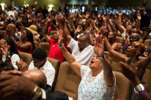 An der Trauerfeier für den 18-jährigen Michael Brown in der Baptistenkirche von St. Louis in Missouri nahmen Tausende Menschen teil. EPA