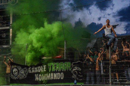 Bereits vor dem Spiel war es zu verbalen Provokationen zwischen den Fans von Altach und Ried gekommen. Foto: GEPA