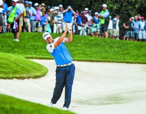 Bernd Wiesberger verlor am zweiten Tag an Boden, stand aber im letzten Flight mit Sieger Rory McIlroy im Mittelpunkt. Foto: epa
