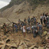 Erdrutsch in Nepal verwüstet ganze Dörfer